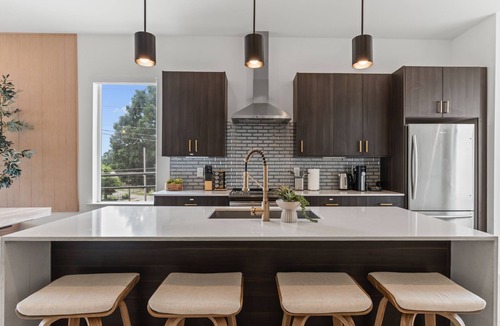 Mechanicsville House | Atlanta Rooftop Retreat Sleeps 10 + Parking