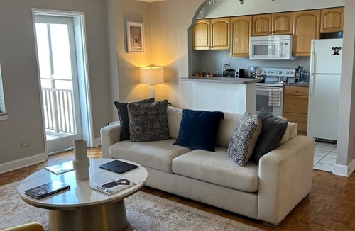 Downtown Atlanta Condo | Atlanta Sky View's Stylish Downtown Condo.
