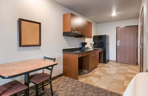 Lithia Springs Hotel | Atlanta Stay: 4 Rooms Near Georgia Dome – Kitchen + Pet-Friendly