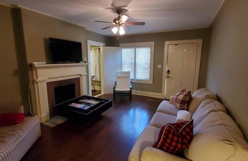 Home Park House | Atlantic Station*Cozy getaway*King beds*Wi-fi
