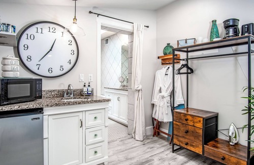 Midtown House | Atlantis House Suites