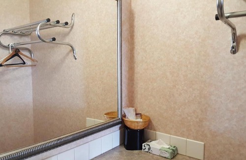 Pomona Hotel | Atrium Inn & Suites