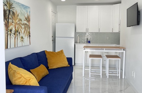 Golden Gate Apartment | Attached Apartment-private patio-centrally located
