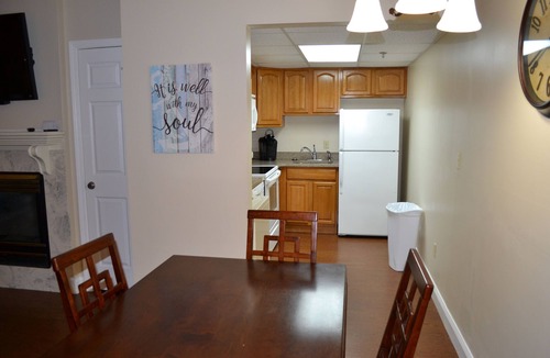 Pigeon Forge Condo | Attractive 504 2BD Condo with Private Balcony and Jacuzzi Tub