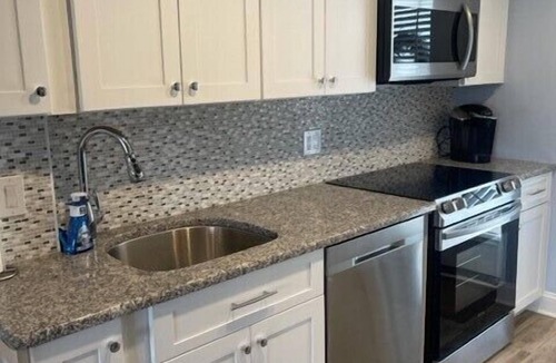 Avalon Condo | Attractive, air-conditioned Merrimack Condominium offering beachblock location