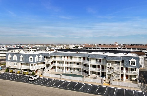 Avalon Condo | Attractive, air-conditioned Merrimack Condominium offering beachblock location