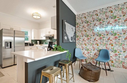 Coquina Gables Condo | *Auberge Chic*| Fleurs |Your Cozy Fall Retreat by the Sea!