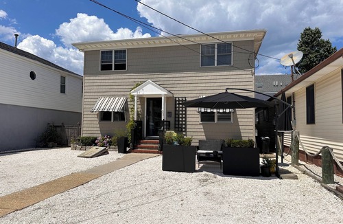 Seaside Heights Condo | AUG 29 SAT -LABOR DAY AVAILABLE . BEACH LOCKER W/GEAR ON BEACH. GREAT LOCATION