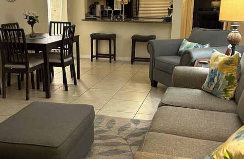 Ventura Condo | Aug-Oct 2026-Sunny, Quiet .Main floor ,Gated, WiFi-GOLF-pools, 30 to universal