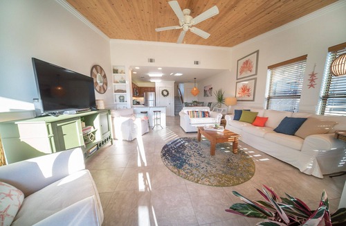 East End House | August 2026 Big Savings! End-Unit, 1BR/1BA, Ocean Mile J-13