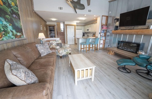 East End House | August 2026 Big Savings! 1BR/1BA Dog-Friendly Townhome, Near State Park