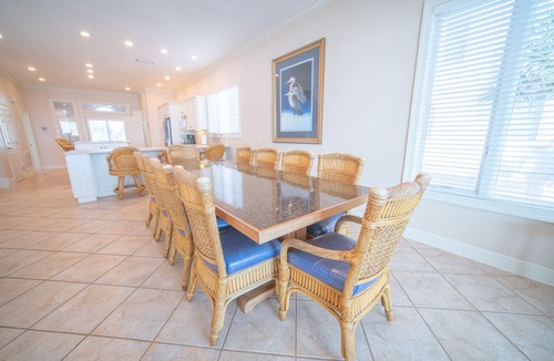 East End House | August 2026 Big Savings! Dog-Friendly, Pool & Tennis Court, Hot Tub