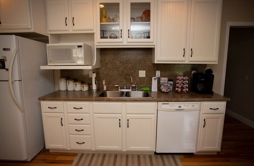 Sparta Cottage | Aunt B's Cottage~Minutes from Hiking, Kayaking, and Waterfalls