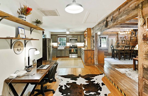 Dahlonega Cabin | Authentic Cherokee Cabin Farm: Pickleball, Firepit, Swing, Creeks, Grills