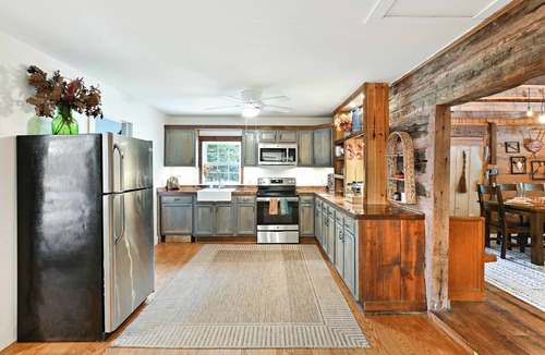 Dahlonega Cabin | Authentic Cherokee Cabin Farm: Pickleball, Firepit, Swing, Creeks, Grills