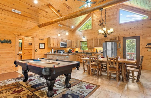 Ridgedale Cabin | Authentic Log Cabin w Private Hot Tub, Fire Pit & Pool Table I Near Big Cedar