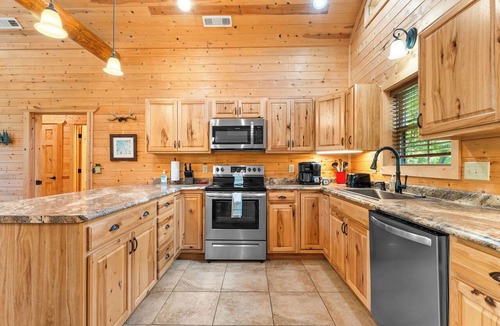 Ridgedale Cabin | Authentic Log Cabin w Private Hot Tub, Fire Pit & Pool Table I Near Big Cedar