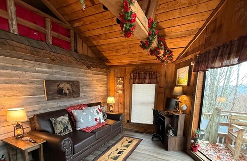 Sevierville Villa | Authentic, Rustic, Cute & Cozy!
