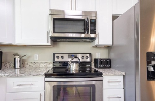 Jacksonville House | ~Autumn Light Sleeps 12 NAS Jax & Dwntn~