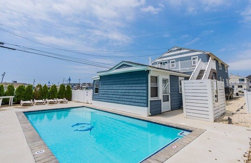 Avalon Condo | Avalon BEACH BLOCK with a POOL: 1 Bedroom