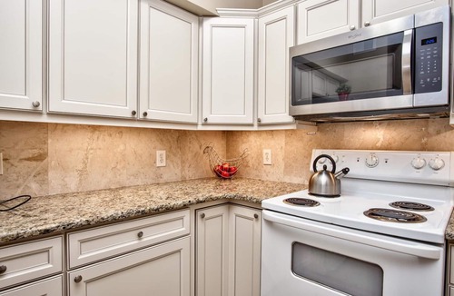 Clearwater Condo | AVALON - POOL VIEW IN A MODERN CONDO - Feel at Home and enjoy your stay