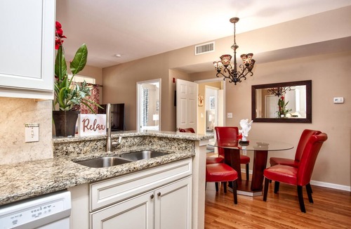 Clearwater Condo | AVALON - POOL VIEW IN A MODERN CONDO - Feel at Home and enjoy your stay