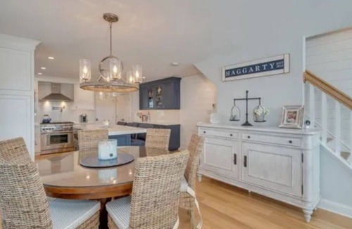 Avalon House | Avalon sunsets on the bay in this beautiful five-bedroom waterfront townhome.
