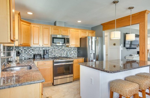 Avalon Condo | Avalon Vacation Rental w/Porch & Grill!