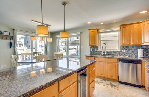 Avalon Condo | Avalon Vacation Rental w/Porch & Grill!