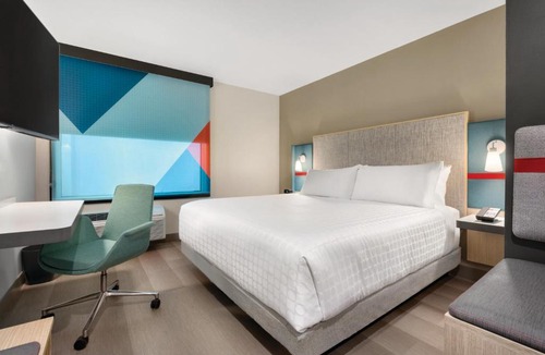 Orlando Hotel | avid hotels - Orlando International Airport by IHG
