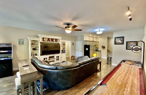 Lakeside Estates House | AWESOME VIEW! All your wants are in this home.