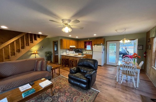 Hiawassee Cabin | Azalea Cabin - Beautiful Mountain View, Rustic Charm w/Jacuzzi & Gas Fireplace
