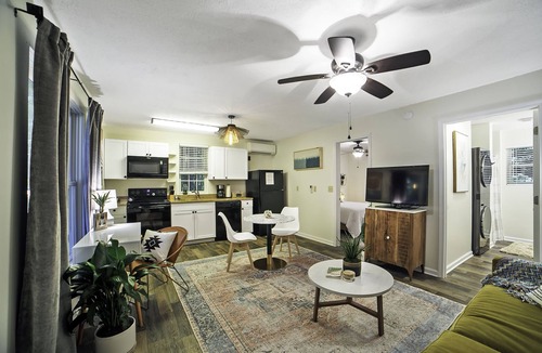 Avery Creek House | Azalea Cottage - Perfect couples retreat in AVL