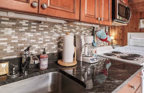 Sautee Nacoochee Cabin | Azalea Pines Bungalow