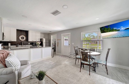 Sarasota House | Azure Haven 2BR Entie Home + EV Charger Close to Beaches