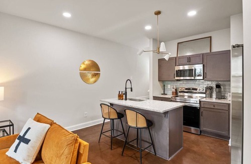 Columbia Apartment | B-Contemporary Columbia Duplex| Near USC & Main St