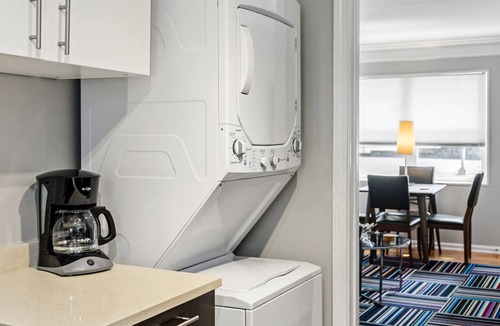Brookwood Apartment | (B1bE) Enjoy a Pet-Friendly and Clean Condo Near the Beltline