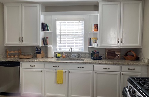 Roswell Cottage | Back by popular demand! Charming Cottage on Canton St-Walk to Restaurants-Shops!
