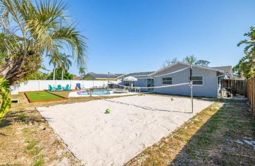 Seminole House | Backyard Oasis w Sand Volleyball Mins to Beach