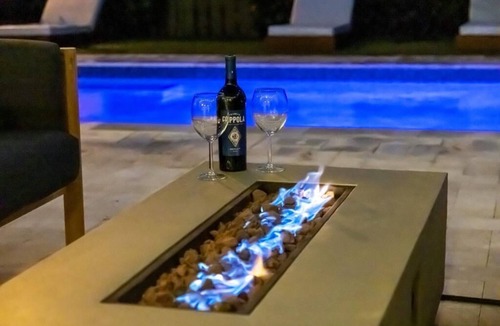 Dania Beach House | BaeCation Dania! Near Fort Lauderdale Airport, beach & casino!npool & jacuzzi!