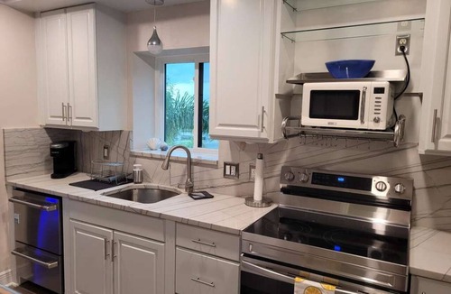 Ruskin Apartment | Bahia Beach Access & Heated Pool 2B Condo Sleeps 4
