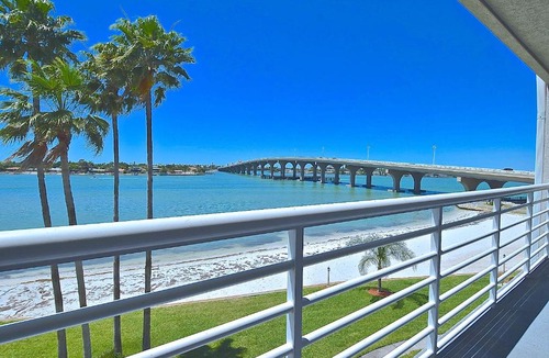 St. Petersburg Apartment | Bahia Vista 8-414, 2 Bedroom, Sleeps 4, 4th Floor, Heated Pool, Spa, Near Beach, WiFi