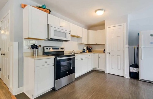 Atlantic Beach House | Bailey's Beach Cottage Unit 1