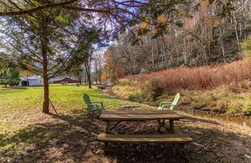 Boone Cabin | Baird's Creek Cabin Cozy Cabin, Close to Golf, Creekside