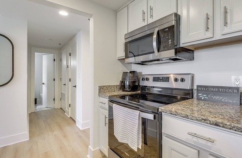Midtown Condo | Balcony + Community Perks: Modern Atlanta Condo!