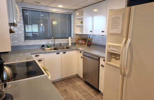 Sand Key Condo | BALCONY HEATED POOL SPA OCT 18-NOV 1nDEC 7-20 JAN3-17 APR4-18 &18-MAY2-16&16-30