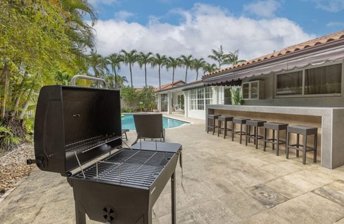 Westchester House | Bali Paradise Pool BBQ - Fits 14