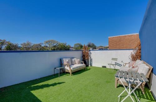 Easterwood House | Baltimore Townhome w/Private Rooftop Patio!