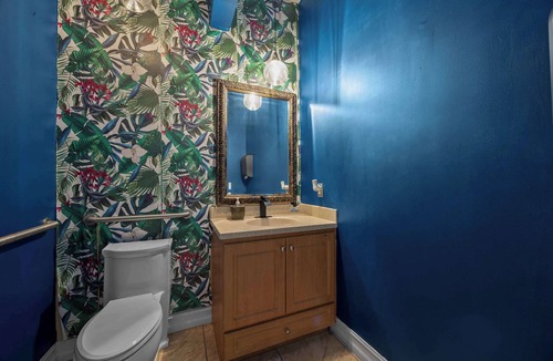 Orlovista Hotel | Banana Leaf Villa-Vintage Vibes Premium Room