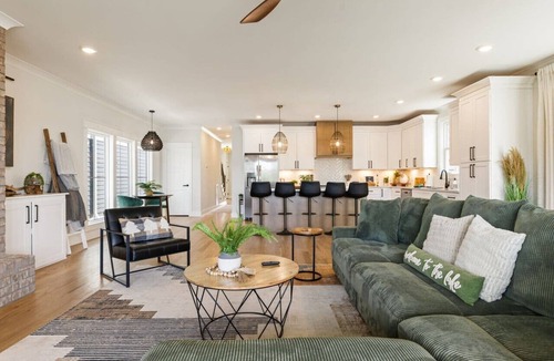 Winchester House | Barefoot Dreams Waterfront w/Flat Lot, Pool, Paddleboards